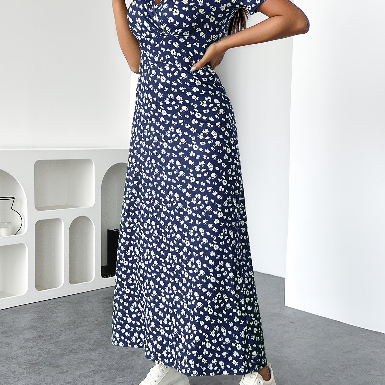 Martina™ | Elegant V-Neck Floral Print Dress