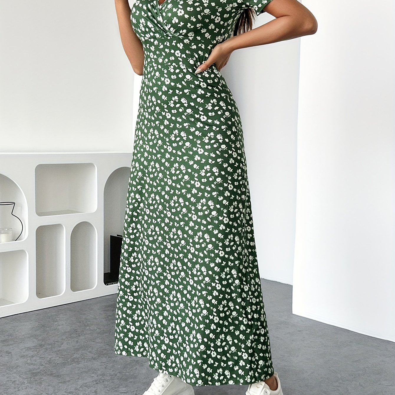 Martina™ | Elegant V-Neck Floral Print Dress